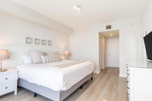 Golden Bay 402 in Miami Beach, USA