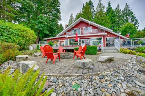 Waterfront Kingston Getaway: Beach Access On-Site!