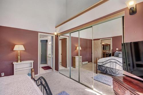 Atrium Condo 3 Bedroom - image 2