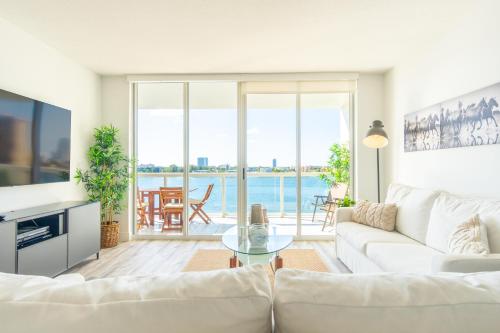 Golden Bay 606 in Miami Beach, USA