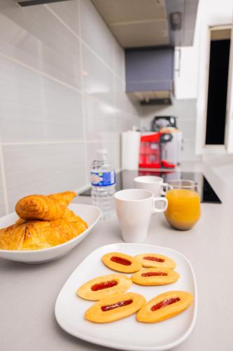 кухня, Appartement Jelyad Mallard Premium Vue Lac Parking privé 6 personnes à 10 minutes de Disneyland (Appartement Jelyad Mallard Premium Vue Lac Parking prive 6 personnes a 10 minutes de Disneyland) in Chanteloup-en-Brie