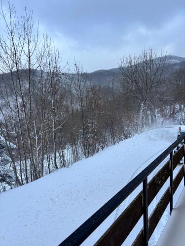Erkély/terasz, Cozy Mountain Apartment with Cimone view in Abetone
