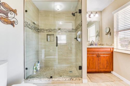 Spacious Canalfront Home with Pool about half Mi to Beach in Hudson