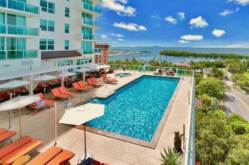 Balcony Ocean Views - Pool, Gym, Wi-Fi & Parking in Coconut Grove