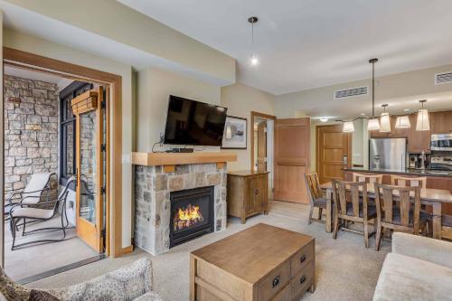 Capitol Peak Lodge 3205 & 3207 by Snowmass Mountain Lodging, Snowmass Village