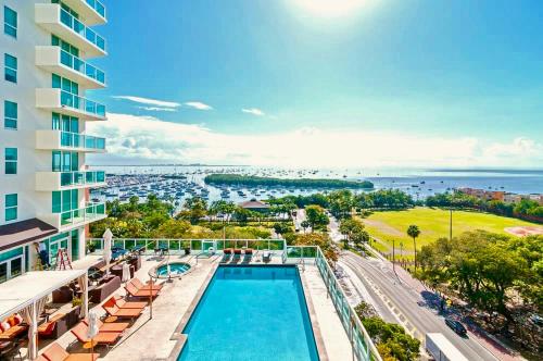 Balcony Ocean View ! WiFi - Pool - Gym - Parking in Coconut Grove