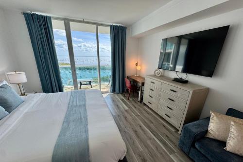 Balcony Ocean Views - Pool, Gym, Wi-Fi & Parking, Miami