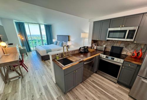 Balcony Ocean View ! WiFi - Pool - Gym - Parking in Coconut Grove