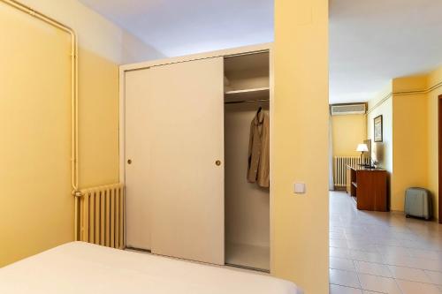 One-Bedroom Apartment with Terrace (2 Adults) image 5