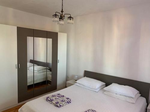 Apartments Josip - with parking - image 13