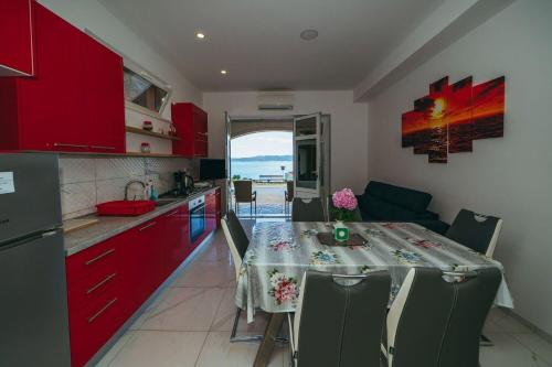 One-Bedroom Apartment image 9