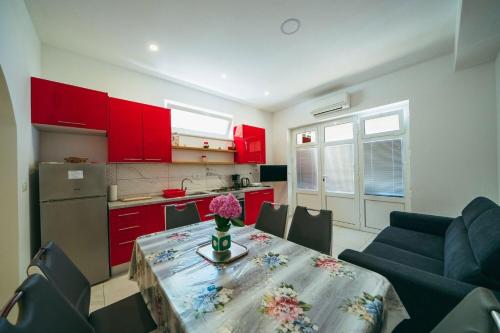 One-Bedroom Apartment image 8
