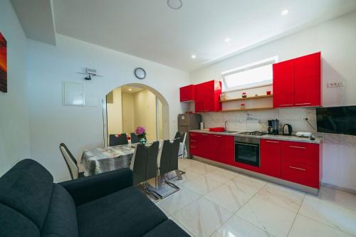 One-Bedroom Apartment image 10
