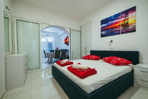 One-Bedroom Apartment image 3
