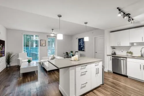 Comfort and Convenience 2BR Unit with Free Parking photo 2