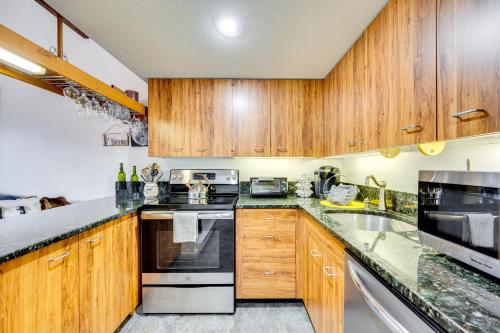 Ideally Located Lincoln Condo Pets Welcome! - image 2