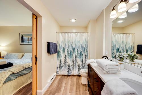 Ideally Located Lincoln Condo Pets Welcome! - image 14