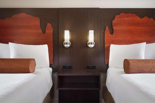 2 double beds