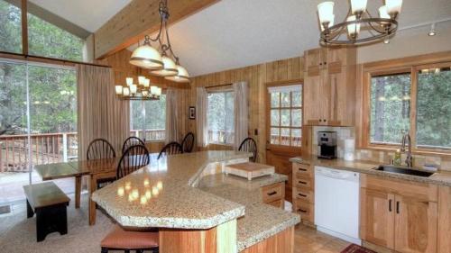 Arrow Lodge - 4BR/2.5BA Home - main image