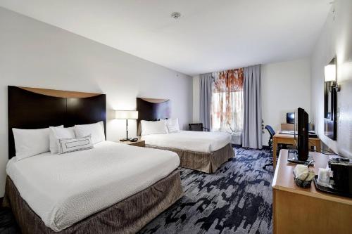 Queen Room with Two Queen Beds and Adapted Tub - Mobility and Hearing Accessible