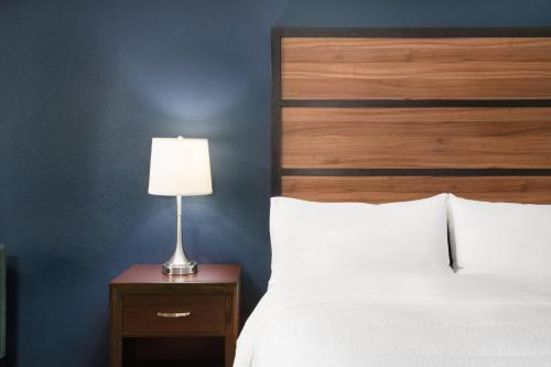 Garner Hotel Topeka West by IHG