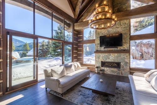 3354 Peak Drive in Whistler, Canada