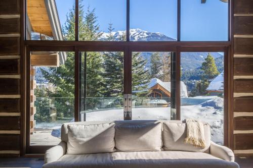 3354 Peak Drive in Whistler, Canada