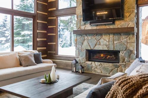 3354 Peak Drive in Whistler, Canada