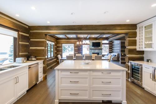 3354 Peak Drive in Whistler, Canada