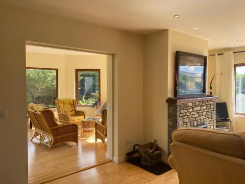 3 bedroom home 15 mins drive from Kenmare town in Tuosist