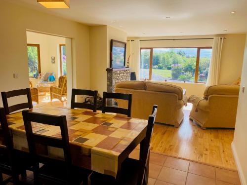 3 bedroom home 15 mins drive from Kenmare town in Tuosist