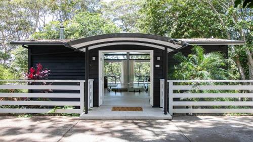 Instalaciones, Elegant Abode Only Moments To Macmasters Beach in MacMasters Beach