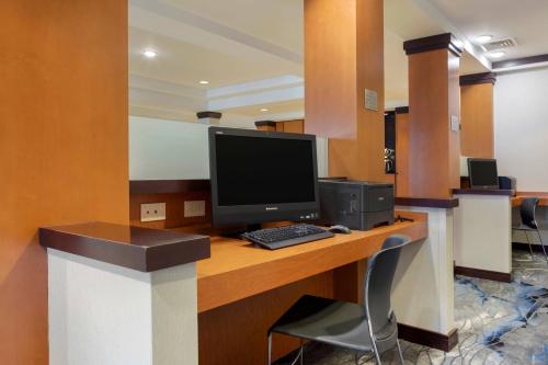 Fairfield Inn & Suites by Marriott Rockford - image 11