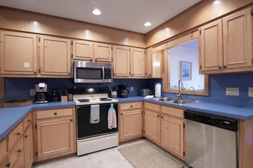 A Some Place Special Minutes to Beach Sleeps 10 in Pawleys Island, USA