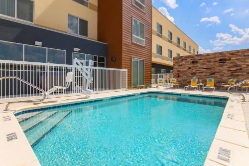 Bassein, Fairfield by Marriott Inn & Suites Cotulla in Cotulla (TX)