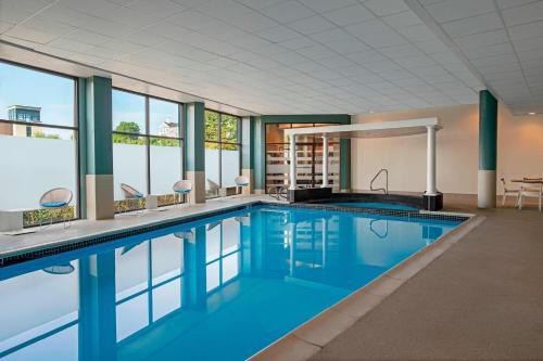 Delta Hotels by Marriott Richmond Downtown - image 14