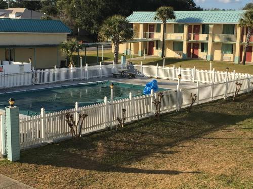 Úszómedence, Garden Inn & Suites in Pensacola (Florida)