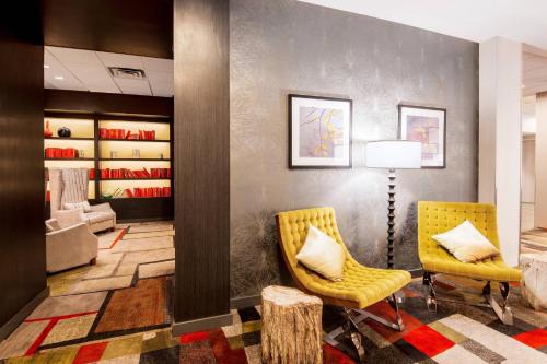 Fairfield Inn & Suites by Marriott Charlotte Uptown - image 2