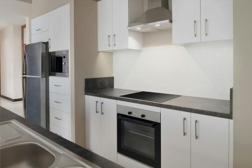 Two Bedroom Apartment, 2 King, City View image 2