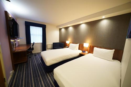 Holiday Inn Express Glenrothes an IHG Hotel - image 11