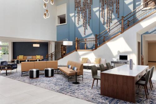Delta Hotels by Marriott Woodbridge in Iselin, USA