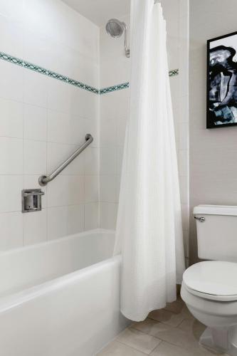 Delta Hotels by Marriott Woodbridge in Iselin, USA