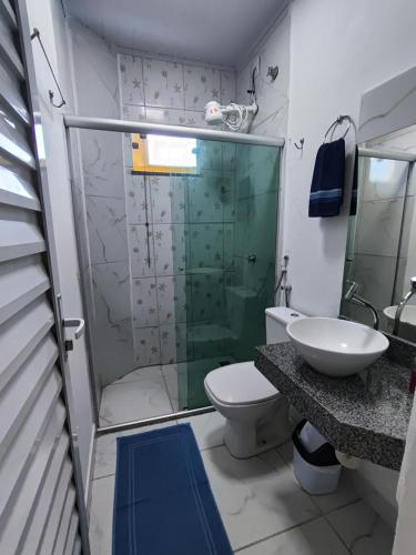 ห้องน้ำ, Pousada Paraíso Beach (Pousada Paraiso Beach) in มูตารี