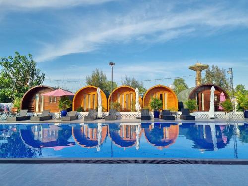 Widok, Ruby Cafe & Homestay in Can Gio