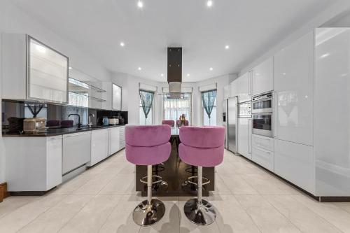 250 SqM MEGA MANSION - main image