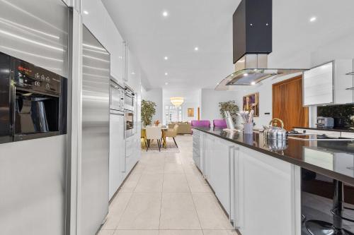 250 SqM MEGA MANSION - image 5