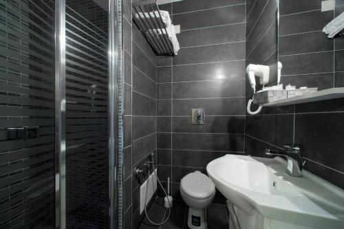 Superior Double Room image 6