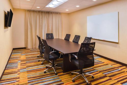 Fairfield Inn & Suites by Marriott Coralville - image 7