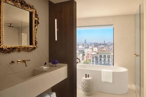 Loft Corner Suite, 1 King image 3