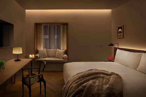 Deluxe Room, 1 King image 3